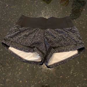 Lululemon Speed Short - black pattern - size 8
